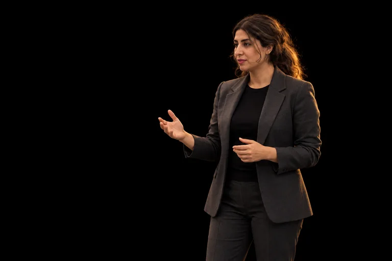 Mahnaz Namazi Rizi explaining an engineering concept